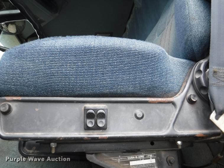 image for item DB3954 1996 International 9600 semi truck