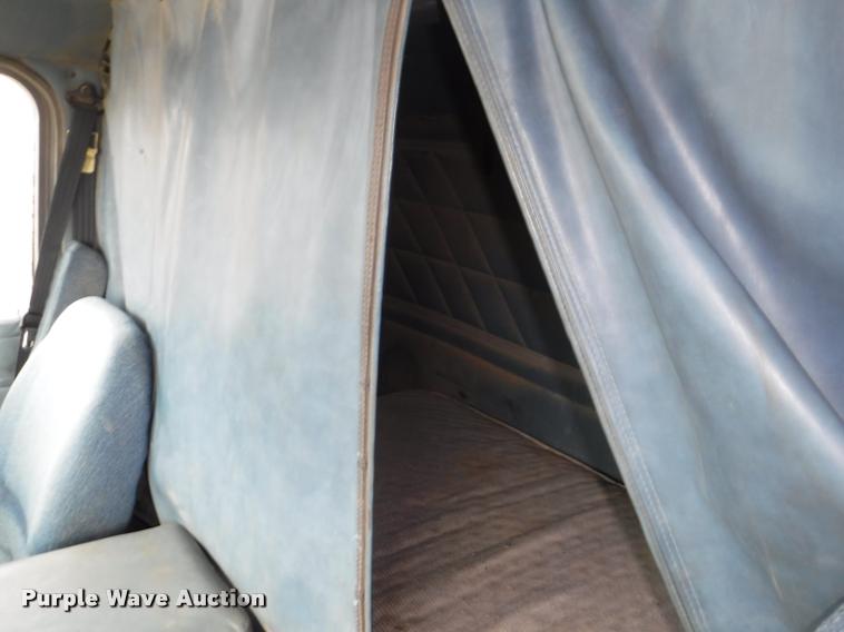 image for item DB3954 1996 International 9600 semi truck