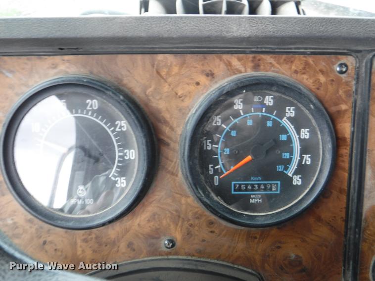 image for item DB3954 1996 International 9600 semi truck