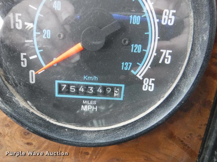 image for item DB3954 1996 International 9600 semi truck