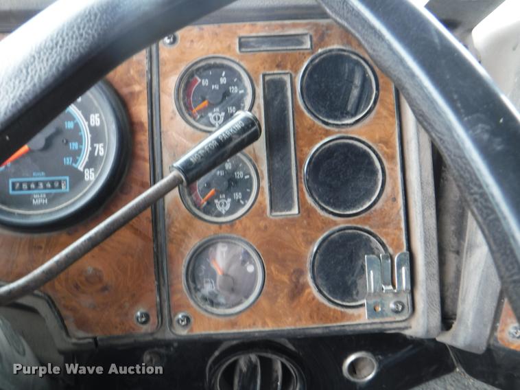 image for item DB3954 1996 International 9600 semi truck