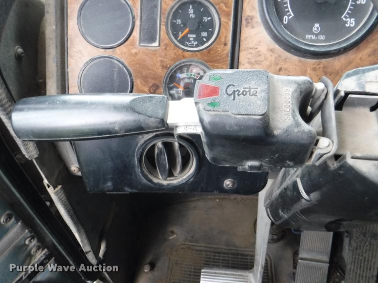 image for item DB3954 1996 International 9600 semi truck