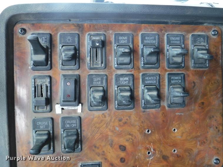 image for item DB3954 1996 International 9600 semi truck