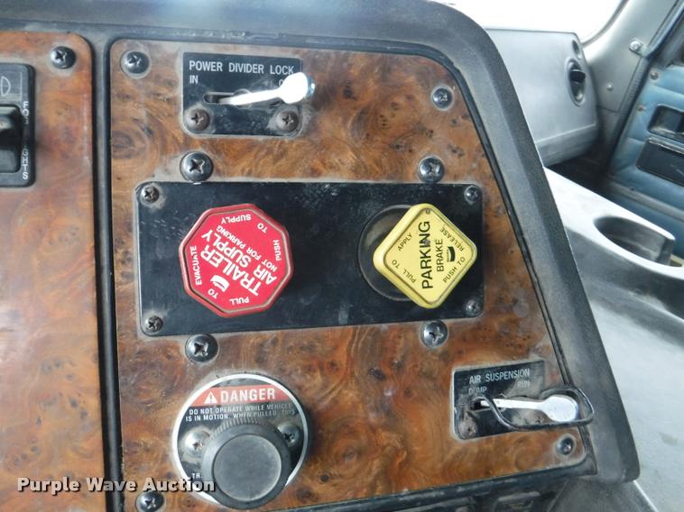 image for item DB3954 1996 International 9600 semi truck