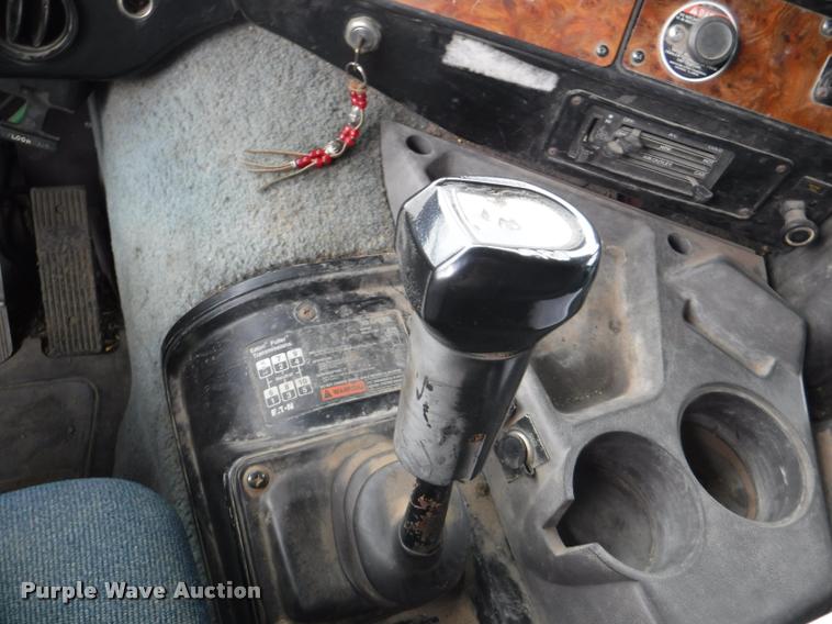 image for item DB3954 1996 International 9600 semi truck