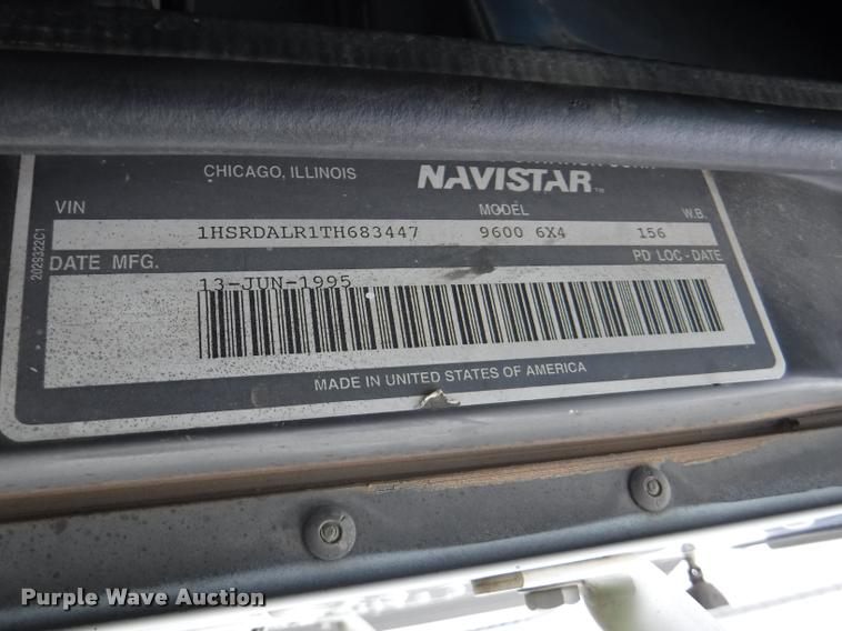 image for item DB3954 1996 International 9600 semi truck