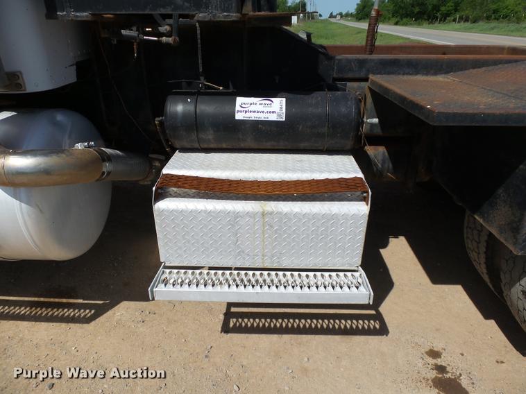 image for item DB4715 1985 Peterbilt 359 winch semi truck