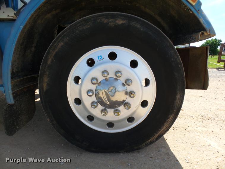 image for item DB4715 1985 Peterbilt 359 winch semi truck