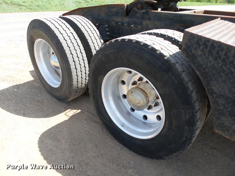 image for item DB4715 1985 Peterbilt 359 winch semi truck