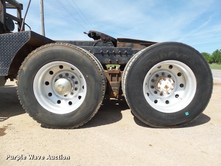 image for item DB4715 1985 Peterbilt 359 winch semi truck