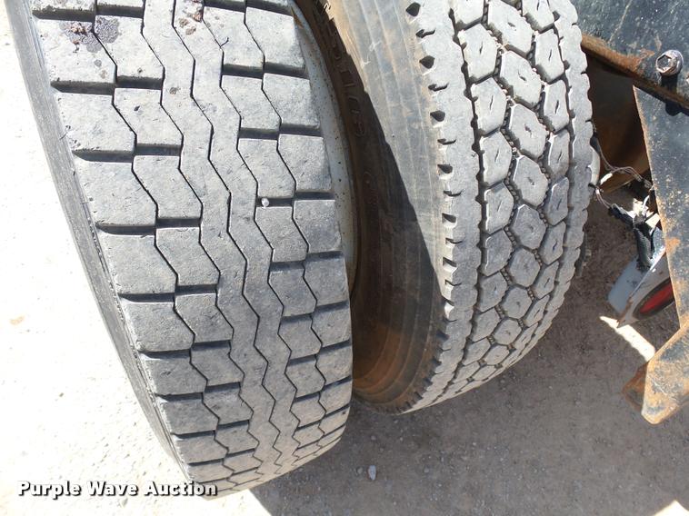 image for item DB4715 1985 Peterbilt 359 winch semi truck