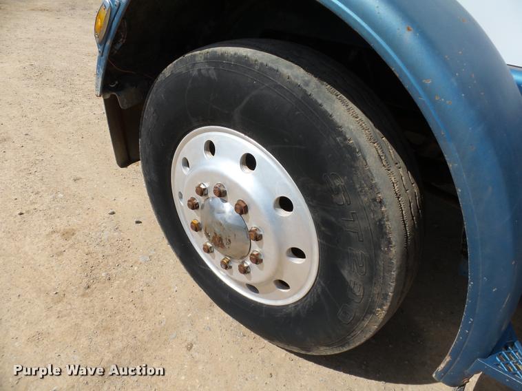 image for item DB4715 1985 Peterbilt 359 winch semi truck