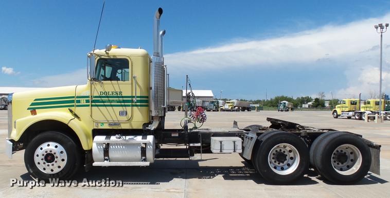 image for item DB4732 2004 Freightliner FLD120 SD semi truck