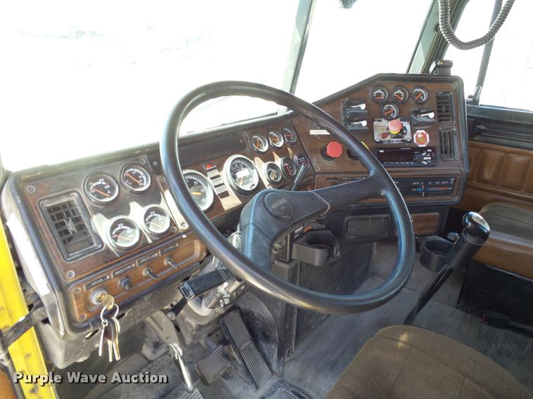 image for item DB4732 2004 Freightliner FLD120 SD semi truck