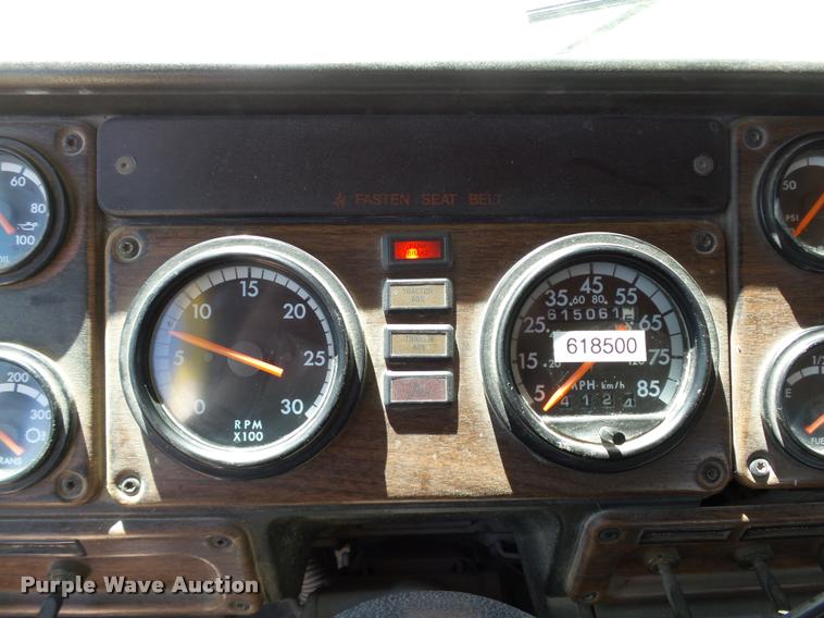 image for item DB4732 2004 Freightliner FLD120 SD semi truck