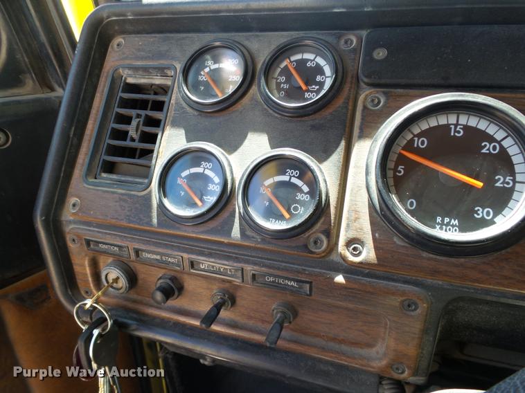 image for item DB4732 2004 Freightliner FLD120 SD semi truck