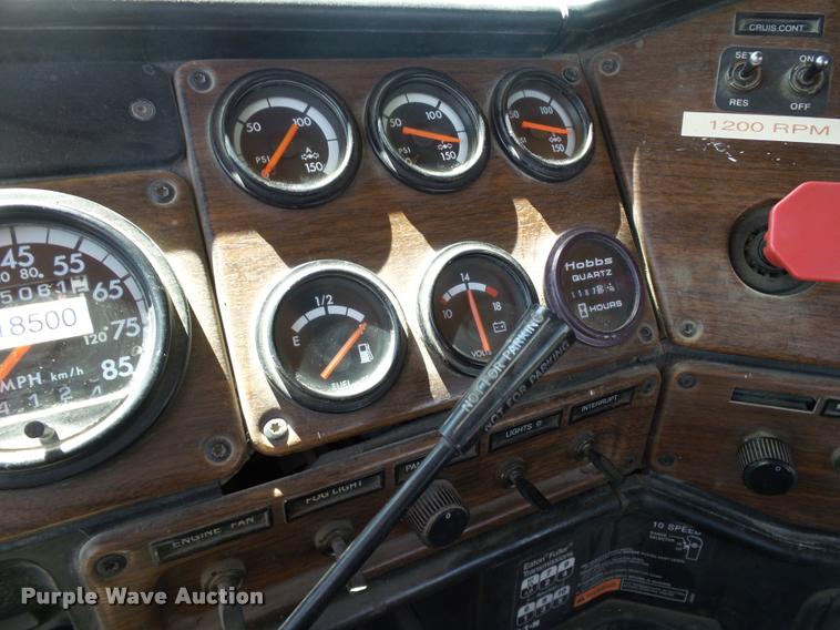 image for item DB4732 2004 Freightliner FLD120 SD semi truck