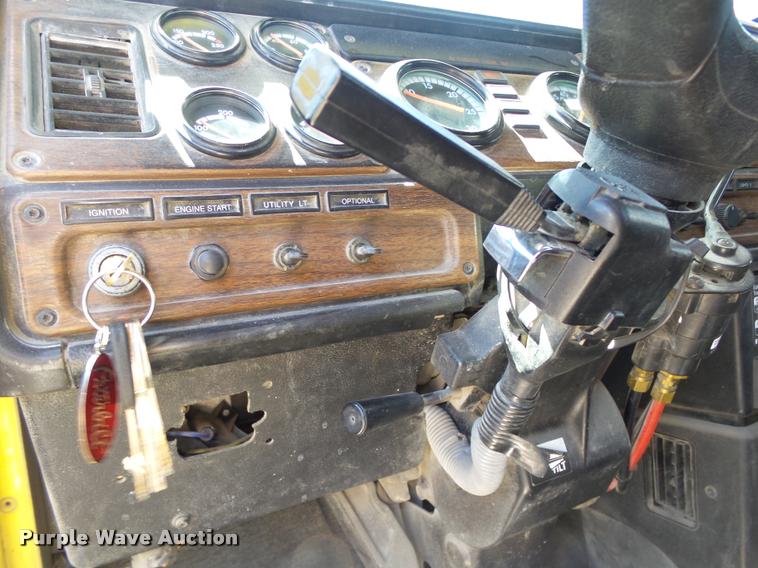 image for item DB4732 2004 Freightliner FLD120 SD semi truck