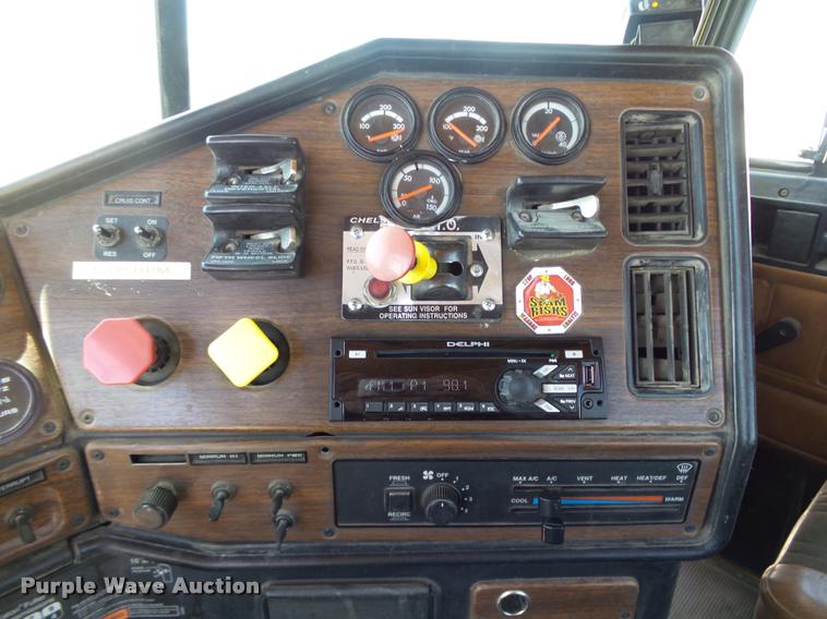 image for item DB4732 2004 Freightliner FLD120 SD semi truck