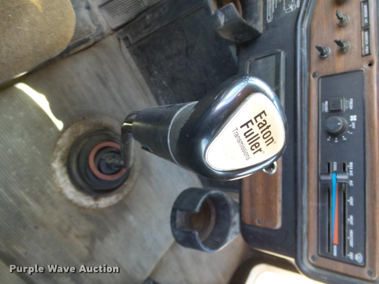 image for item DB4732 2004 Freightliner FLD120 SD semi truck