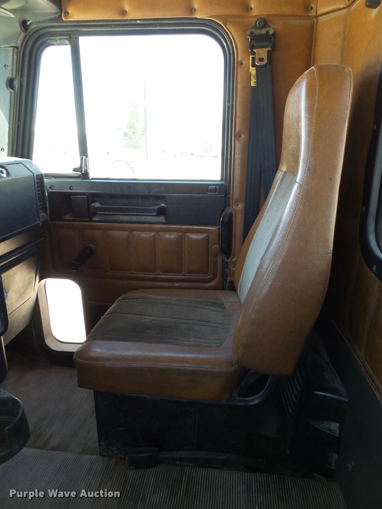 image for item DB4732 2004 Freightliner FLD120 SD semi truck