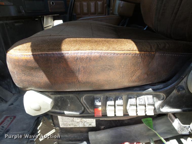 image for item DB4732 2004 Freightliner FLD120 SD semi truck