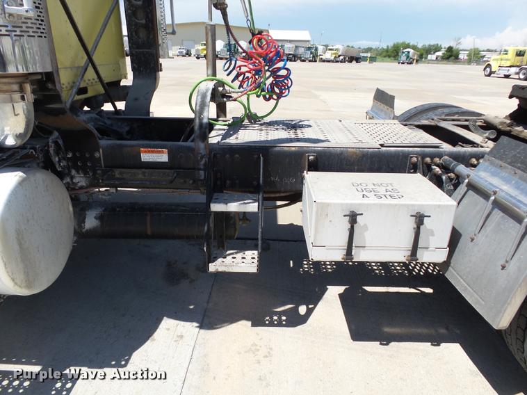 image for item DB4732 2004 Freightliner FLD120 SD semi truck