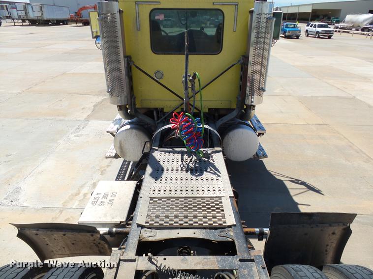 image for item DB4732 2004 Freightliner FLD120 SD semi truck