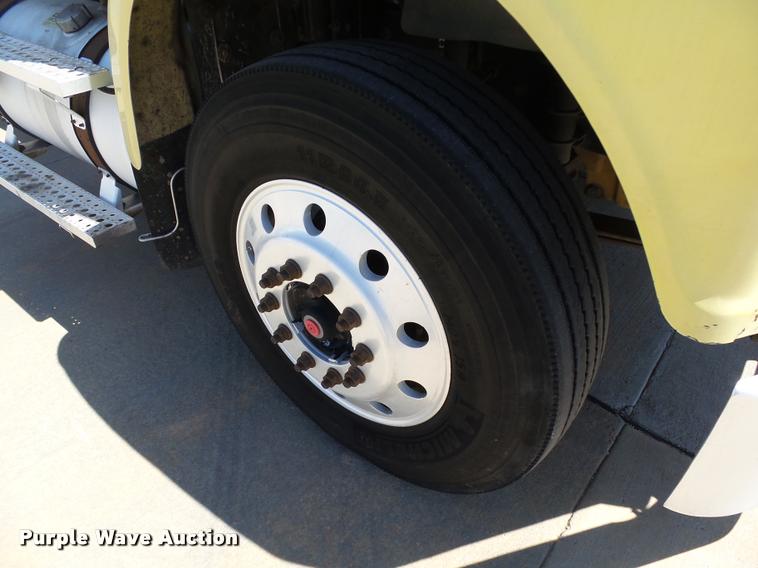 image for item DB4732 2004 Freightliner FLD120 SD semi truck