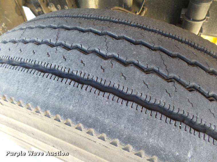 image for item DB4732 2004 Freightliner FLD120 SD semi truck