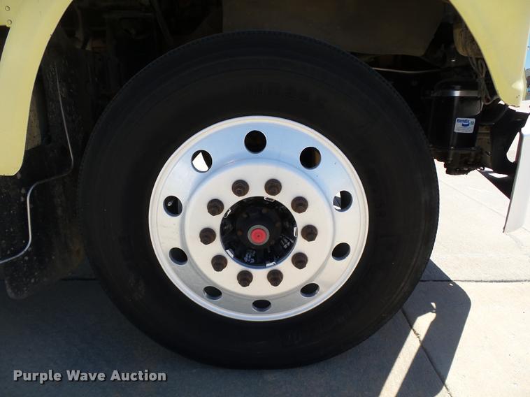 image for item DB4732 2004 Freightliner FLD120 SD semi truck