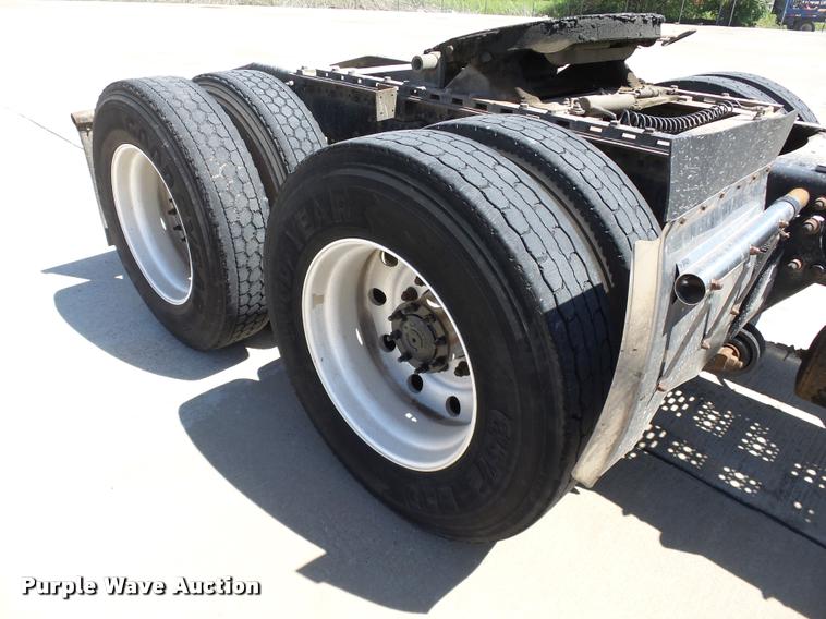 image for item DB4732 2004 Freightliner FLD120 SD semi truck