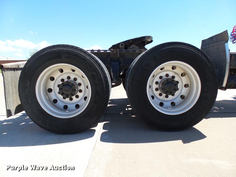 image for item DB4732 2004 Freightliner FLD120 SD semi truck