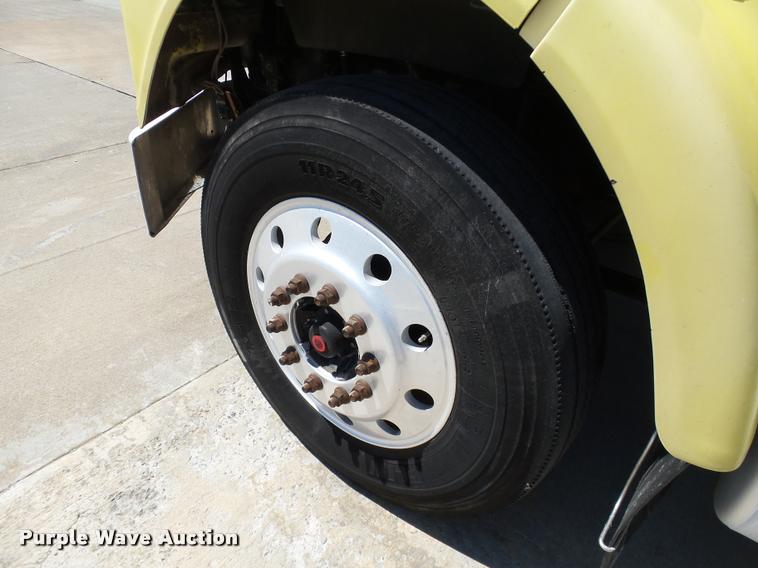 image for item DB4732 2004 Freightliner FLD120 SD semi truck