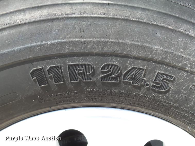 image for item DB4732 2004 Freightliner FLD120 SD semi truck