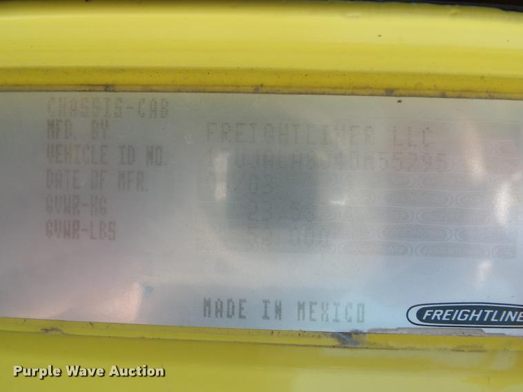 image for item DB4732 2004 Freightliner FLD120 SD semi truck