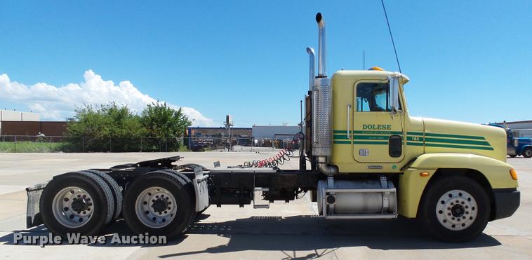 image for item DB4733 2002 Freightliner FLD120 semi truck