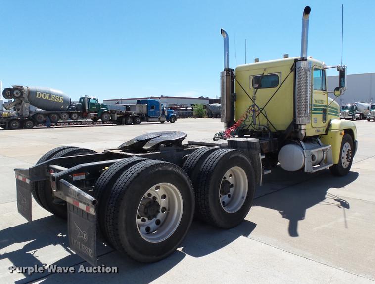 image for item DB4733 2002 Freightliner FLD120 semi truck