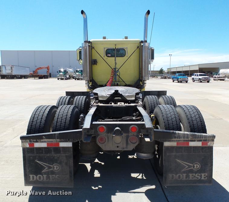 image for item DB4733 2002 Freightliner FLD120 semi truck