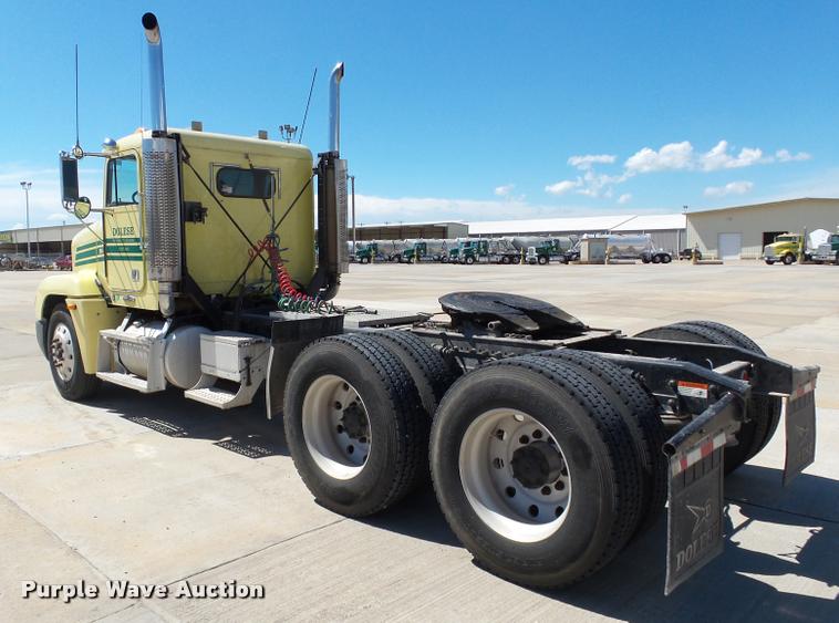 image for item DB4733 2002 Freightliner FLD120 semi truck