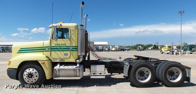 image for item DB4733 2002 Freightliner FLD120 semi truck