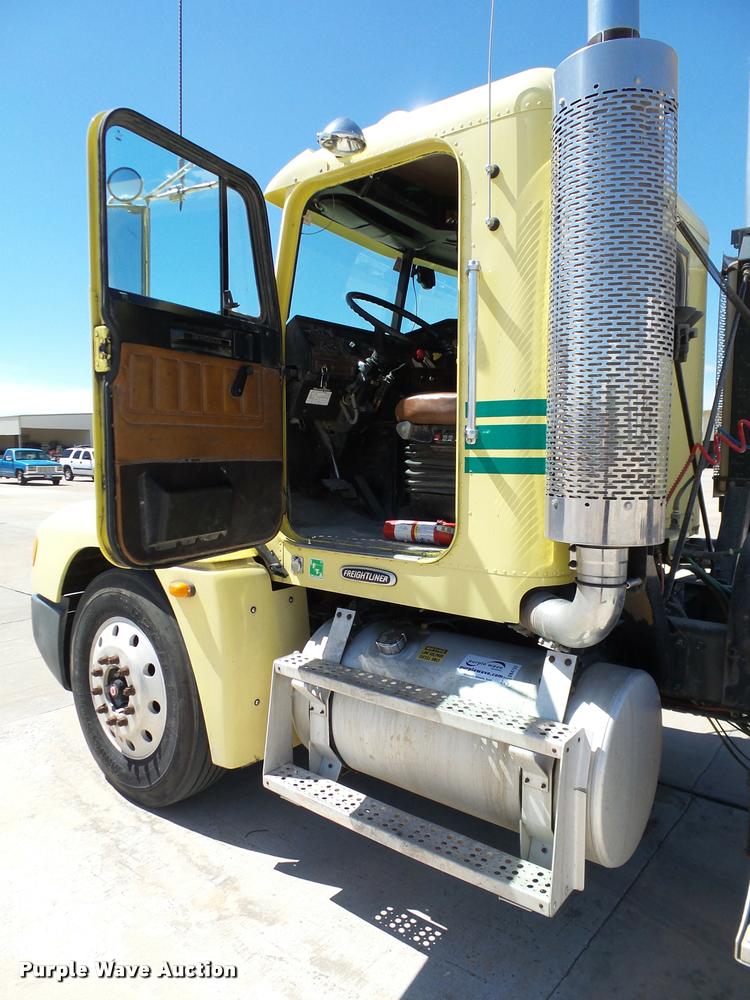 image for item DB4733 2002 Freightliner FLD120 semi truck