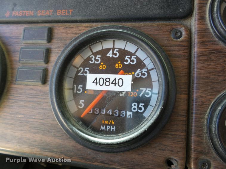 image for item DB4733 2002 Freightliner FLD120 semi truck