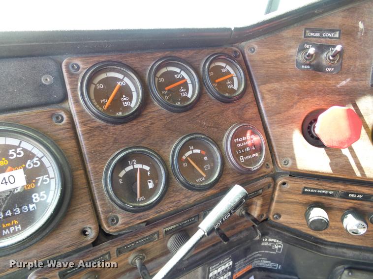 image for item DB4733 2002 Freightliner FLD120 semi truck