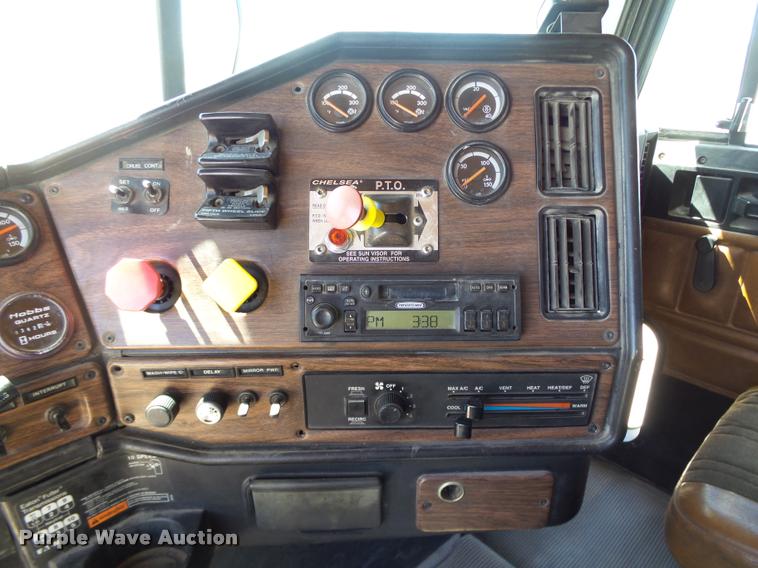 image for item DB4733 2002 Freightliner FLD120 semi truck