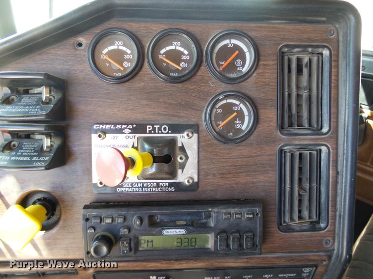 image for item DB4733 2002 Freightliner FLD120 semi truck