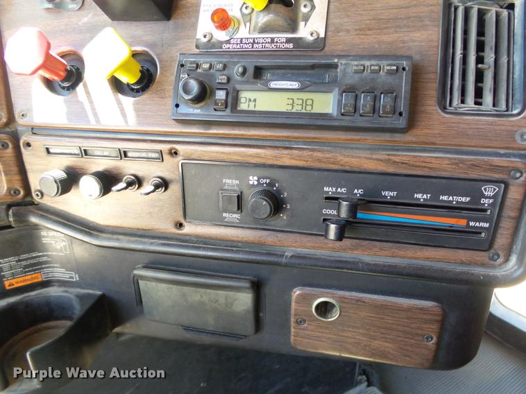 image for item DB4733 2002 Freightliner FLD120 semi truck