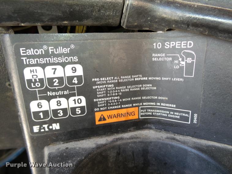 image for item DB4733 2002 Freightliner FLD120 semi truck