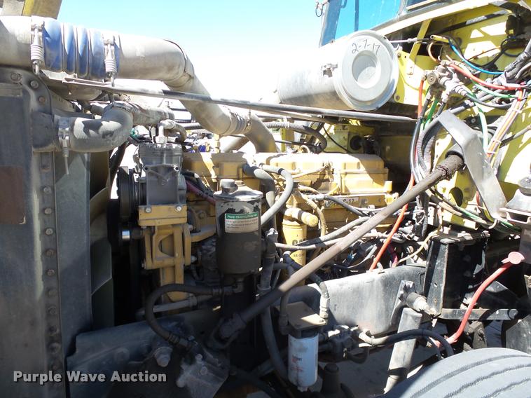 image for item DB4733 2002 Freightliner FLD120 semi truck