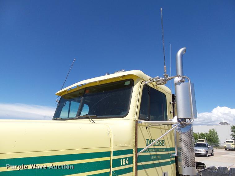 image for item DB4733 2002 Freightliner FLD120 semi truck